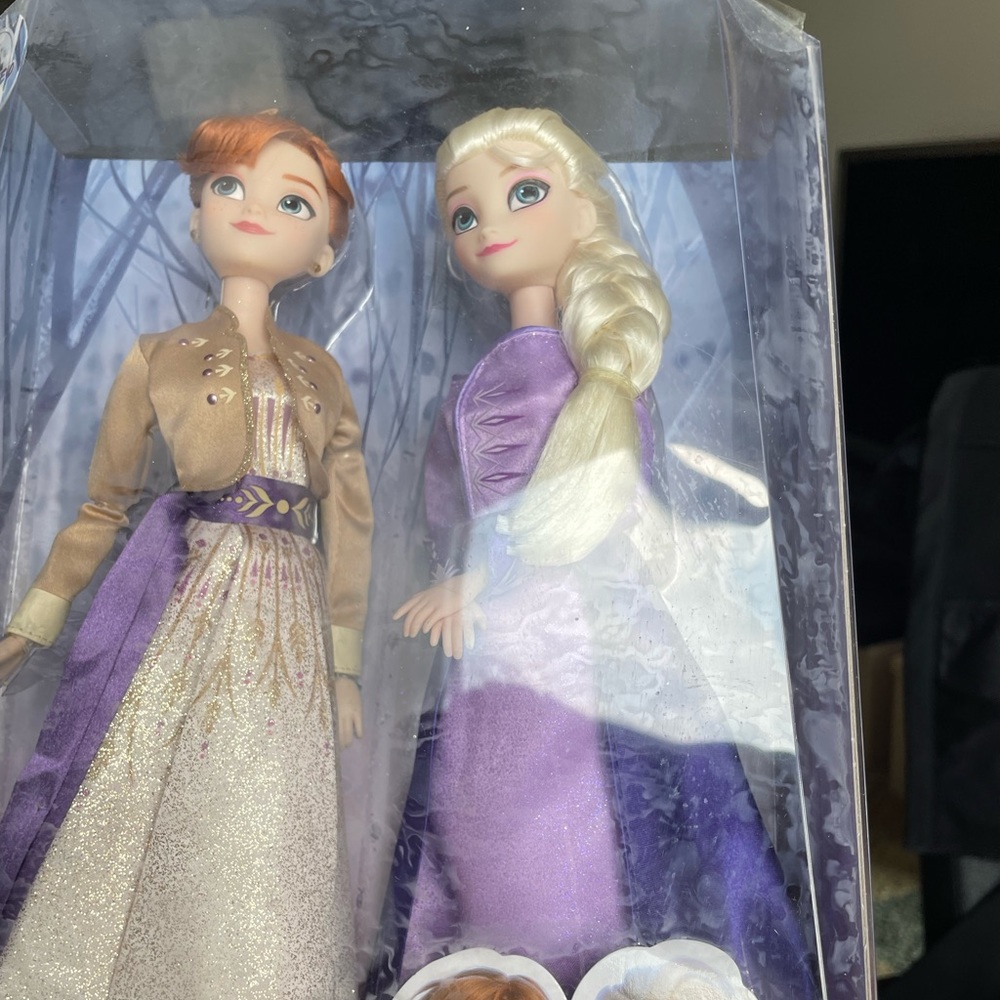 [Authentic Disney Frozen II] Store Anna & Elsa Doll Set